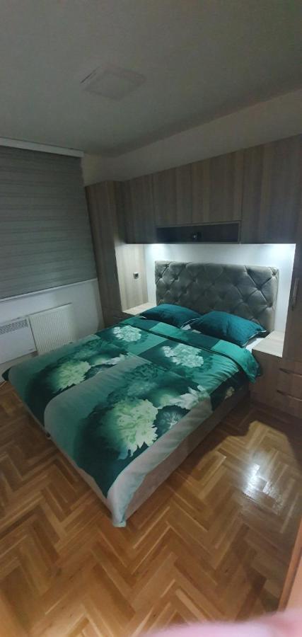 Apartamento Apartman Lux S&V 1 Lukavica Istocno Sarajevo Hilandarska Centar Exterior foto