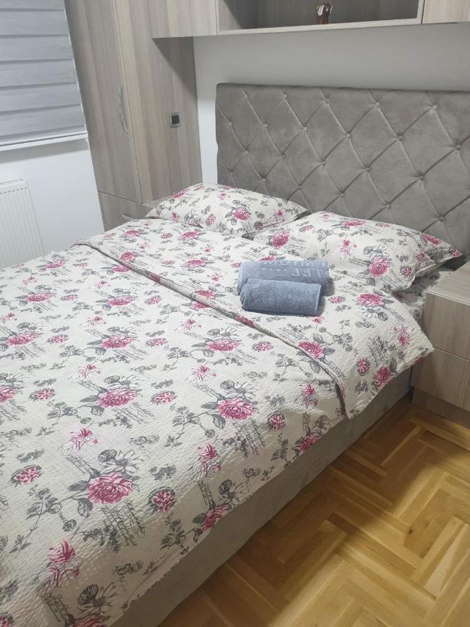 Apartamento Apartman Lux S&V 1 Lukavica Istocno Sarajevo Hilandarska Centar Exterior foto